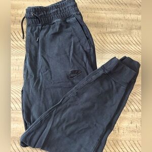 Nike women’s joggers, black size smalll